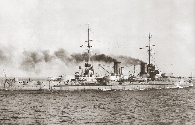 Large ship smoke stacks water #4 free wallpaper for desktop - medium preview image