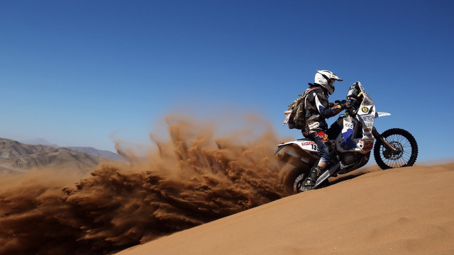 Dirtbike desert sand blow sky free wallpaper for desktop - medium preview image