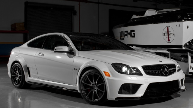 White mercedes pearlescent digital rendering free wallpaper for desktop - medium preview image
