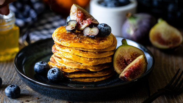 Pancakes blueberries figs honey plate free wallpaper for desktop - medium preview image