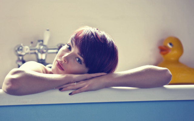 Red haired woman bathtub art free wallpaper for desktop - medium preview image