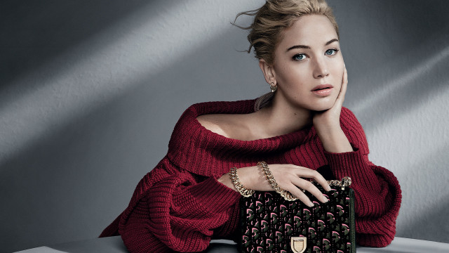 Woman red sweater black purse free wallpaper for desktop - medium preview image