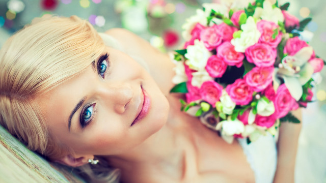 Woman flower bouquet portrait blonde free wallpaper for desktop - medium preview image