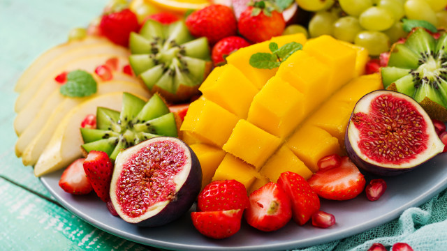 Fruit plate birthday cake christmas free wallpaper for desktop - medium preview image