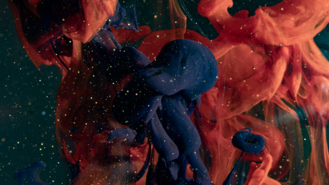 Blue red object green background free wallpaper for desktop - medium preview image