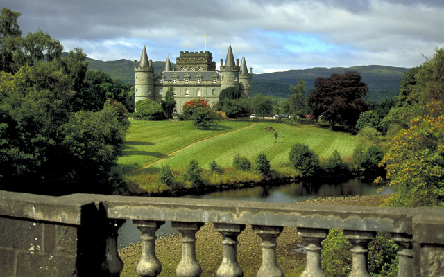 Castle river bridge greenfield architecture free wallpaper for desktop - medium preview image