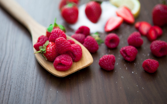 Wooden spoon raspberries lemon lime free wallpaper for desktop - medium preview image