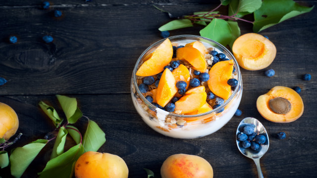 Fruit bowl blueberries peaches leaves free wallpaper for desktop - medium preview image