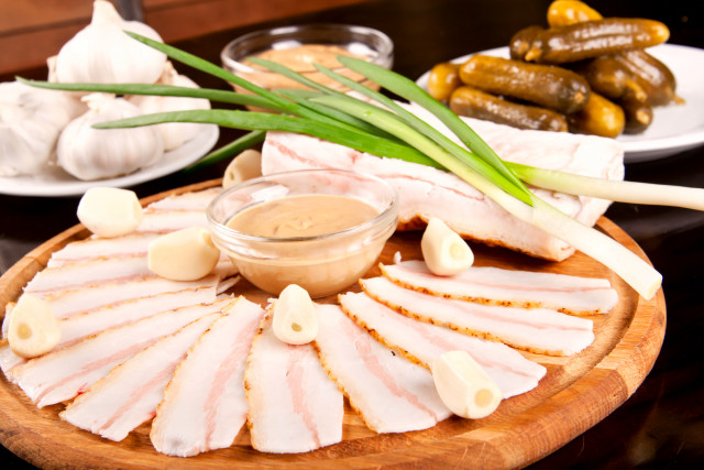 Plate sliced meat vegetables sauce free wallpaper for desktop - medium preview image