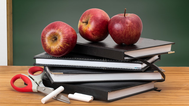 Pile books apples scissors school free wallpaper for desktop - medium preview image