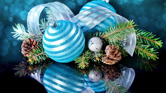 Blue christmas ornament pine cones free wallpaper for desktop - medium preview image