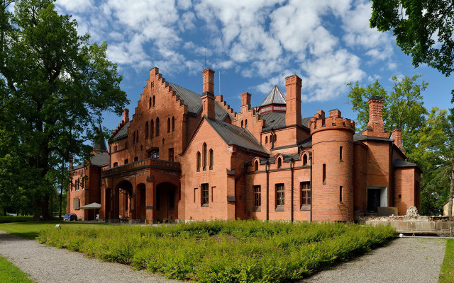 Red brick castle clock tower free wallpaper for desktop - medium preview image