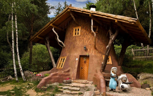 Small house tree trunk door free wallpaper for desktop - medium preview image