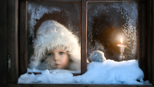 Child window candle snow frosty free wallpaper for desktop - medium preview image