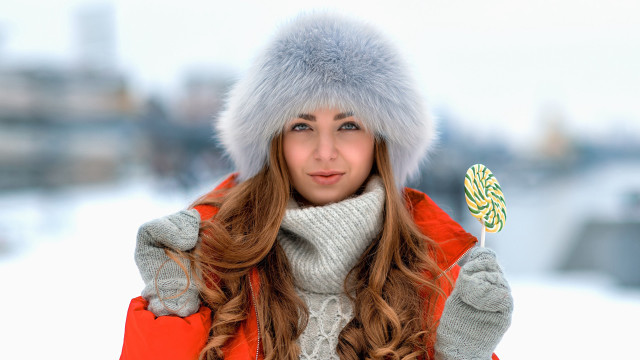 Winter coat woman leaf hat free wallpaper for desktop - medium preview image