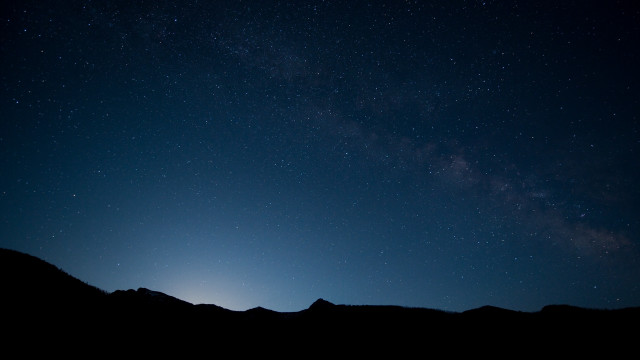 Night sky stars mountains horizon free wallpaper for desktop - medium preview image