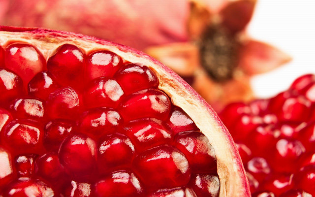 Pomegranate leaf macro food photography free wallpaper for desktop - medium preview image