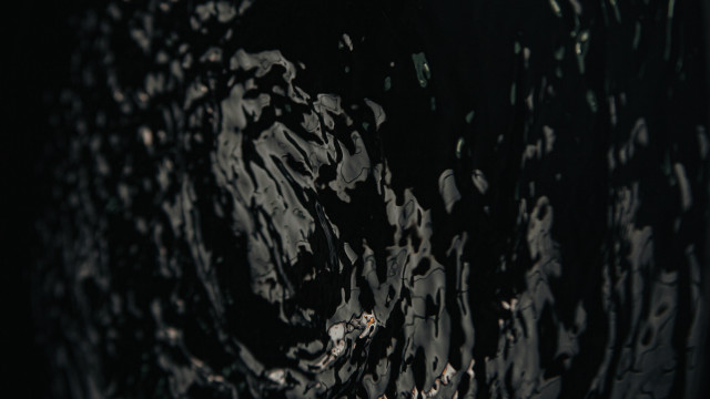 Black background water drops frisbee free wallpaper for desktop - medium preview image