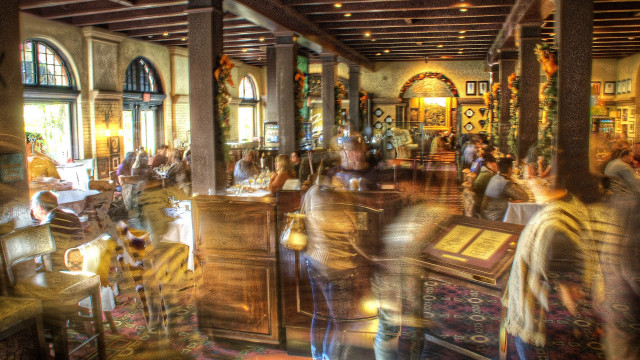 Blurry restaurant impressionist cityscape clock free wallpaper for desktop - medium preview image