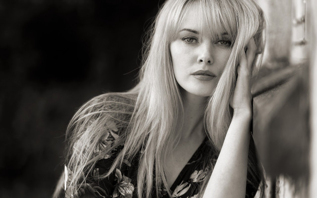 Woman leaning wall serious fiona free wallpaper for desktop - medium preview image