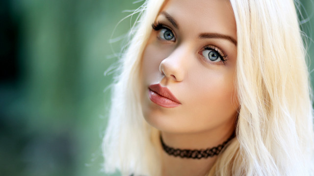 Blonde blue eyes choker portrait free wallpaper for desktop - medium preview image