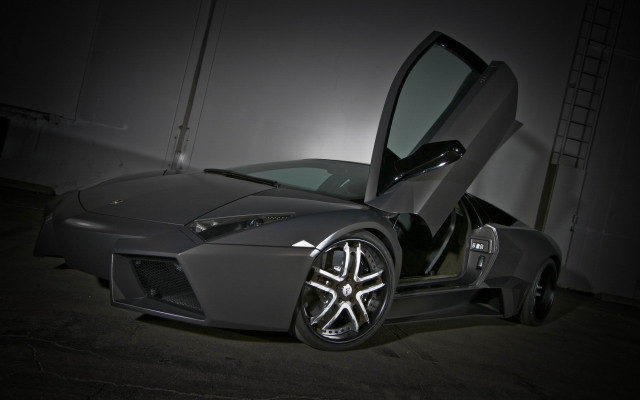 Grey sports car open door free wallpaper for desktop - medium preview image