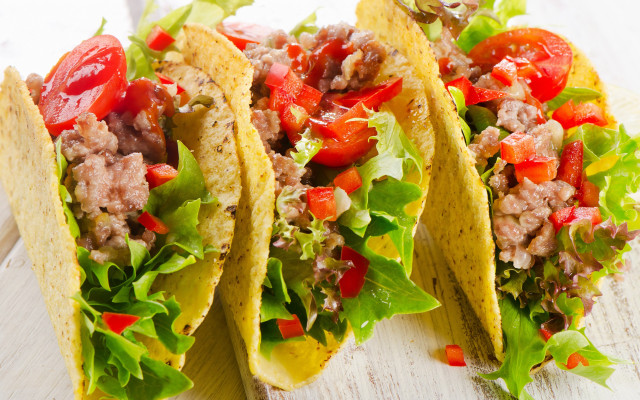 Three tacos meat lettuce tomatoes free wallpaper for desktop - medium preview image