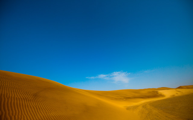 Desert blue sky mountains horizon free wallpaper for desktop - medium preview image