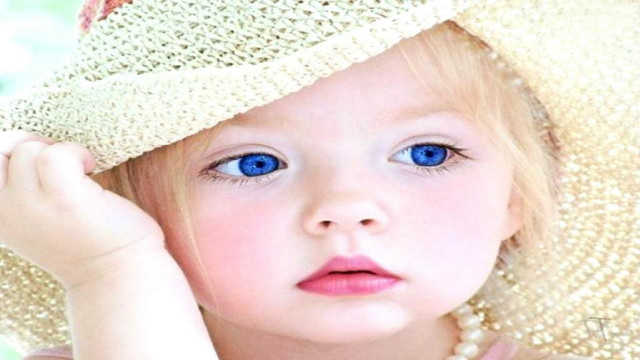 Little girl big hat blue free wallpaper for desktop - medium preview image