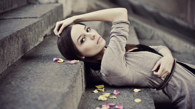 Woman petal steps fashion portrait free wallpaper for desktop - medium preview image