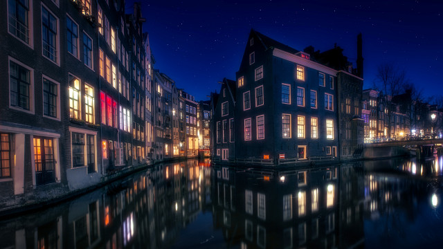 Canal buildings reflections night europe free wallpaper for desktop - medium preview image