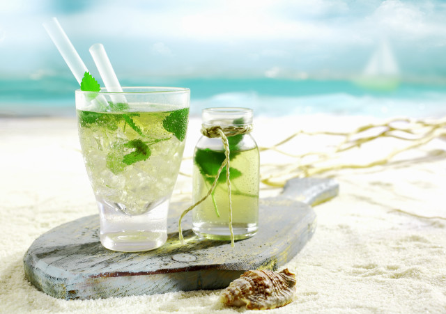 Beach glasses green drink shell free wallpaper for desktop - medium preview image