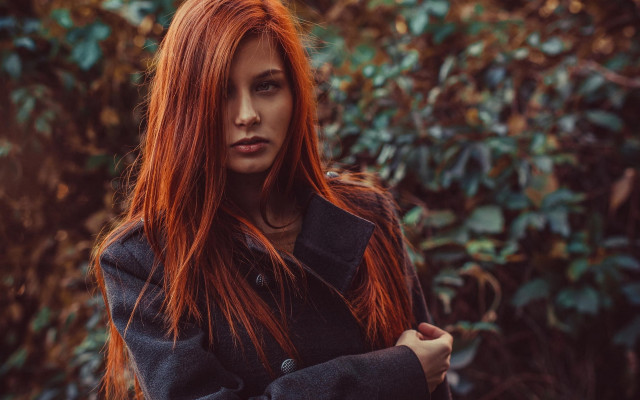 Redhair woman bush crossedarms portrait free wallpaper for desktop - medium preview image