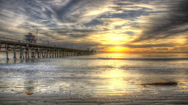 Pier ocean sunset boat city free wallpaper for desktop - medium preview image