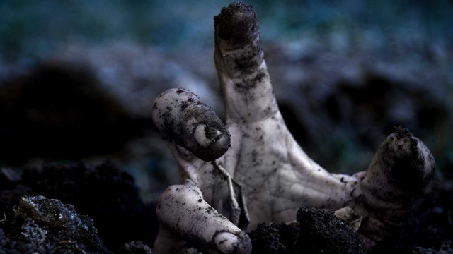 Dirty foot mud rocks dirt free wallpaper for desktop - medium preview image