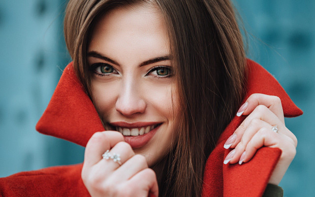 Eszter mattioni red coat smiling free wallpaper for desktop - medium preview image