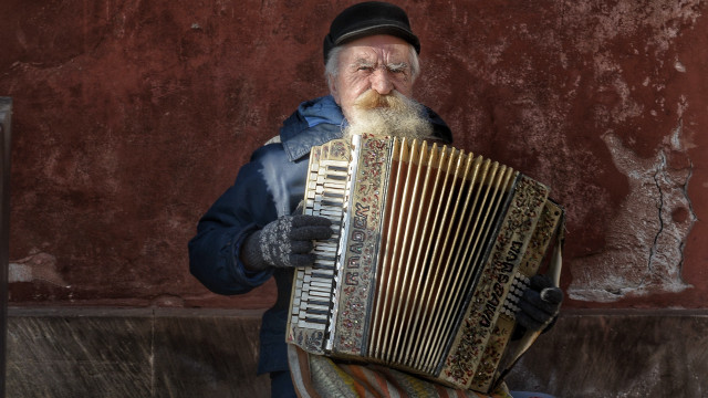 Bearded man accordion red wall free wallpaper for desktop - medium preview image