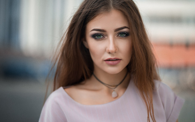 Woman longhair serious greeneyes necklace free wallpaper for desktop - medium preview image