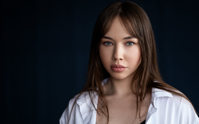 Woman white black shirt ponytail free wallpaper for desktop - medium preview image