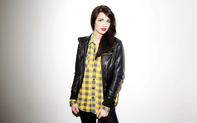 Woman yellow black jacket plaid free wallpaper for desktop - medium preview image