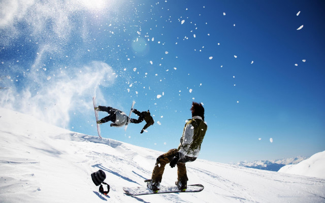 Man snowboard slope blue sky free wallpaper for desktop - medium preview image