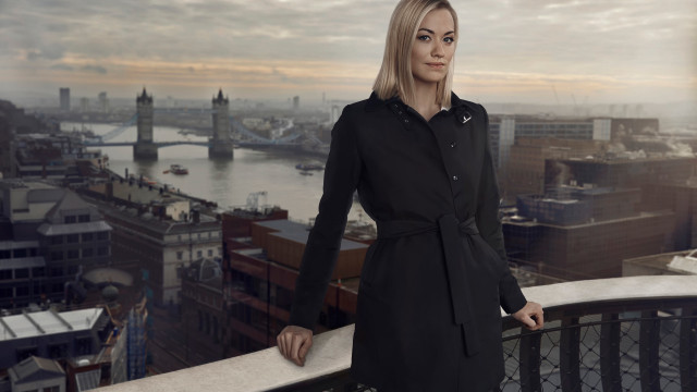 Woman city skyline river portrait free wallpaper for desktop - medium preview image