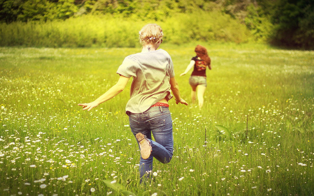 Girls running field flower summer free wallpaper for desktop - medium preview image