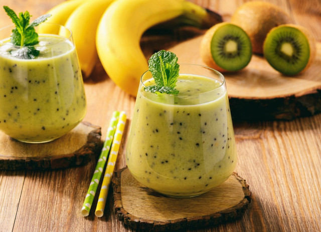 Food glasses bananas kiwis plate free wallpaper for desktop - medium preview image