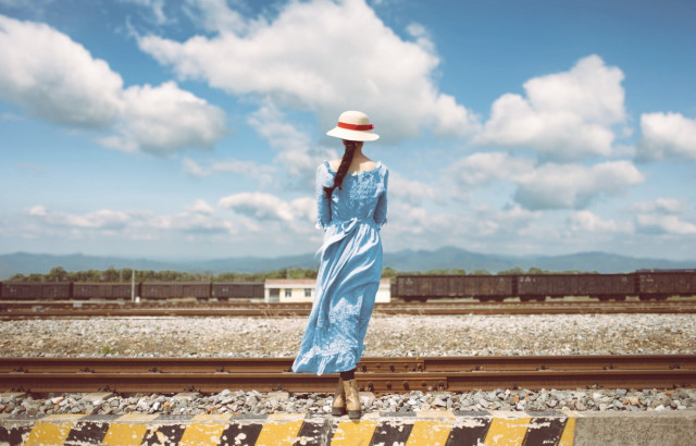 Woman blue dress hat train free wallpaper for desktop - medium preview image