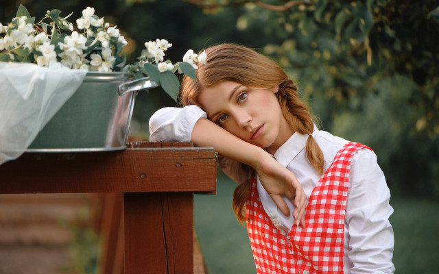 Woman flower portrait blurry plaid free wallpaper for desktop - medium preview image