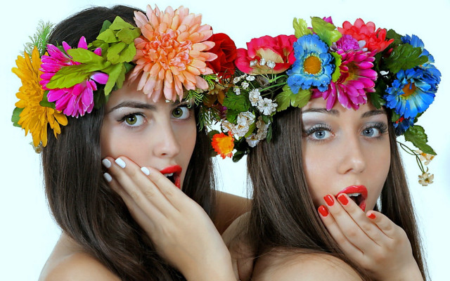 Two women flower crowns pop #2 free wallpaper for desktop - medium preview image