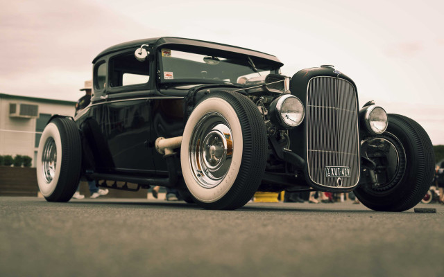 Black car white rim chrome #2 free wallpaper for desktop - medium preview image