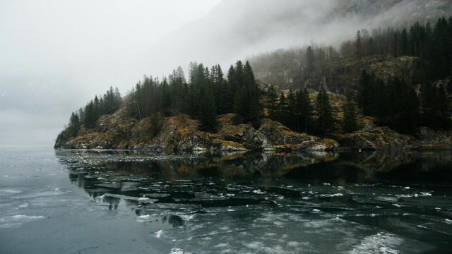 Winter lake reflection mountains boat free wallpaper for desktop - medium preview image