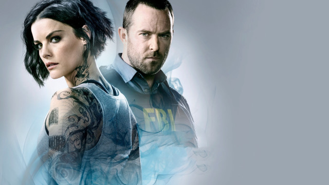 Man woman blue background back free wallpaper for desktop - medium preview image